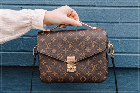 counterfeit handbags spotting